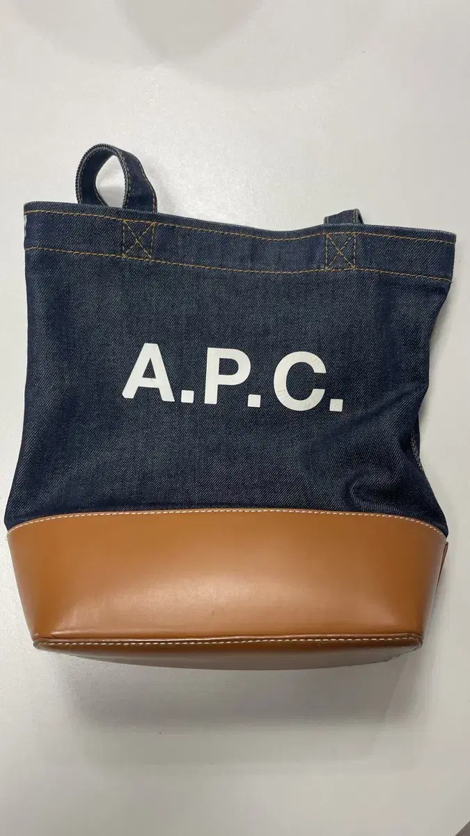 가격내림)A.P.C. AXEL SMALL BAG(아페쎄 엑셀 스몰백)